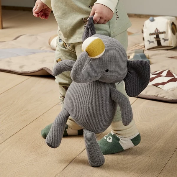 Fille éléphant tricoté – Image 2
