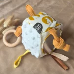 Cube d'activités en peluche douce et mignonne pour bébés